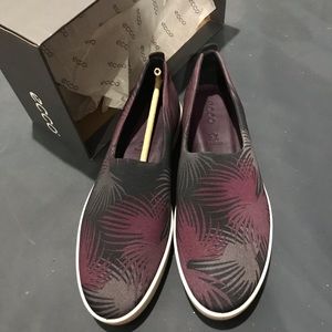 Ecco Fara, black palm print slip on sz10 -10 1/2